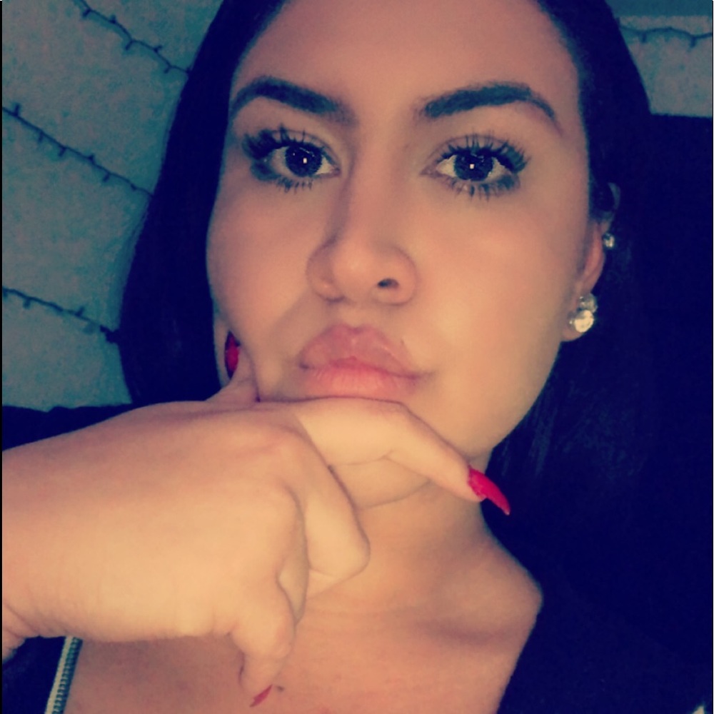 Meet your Posher, Anissa